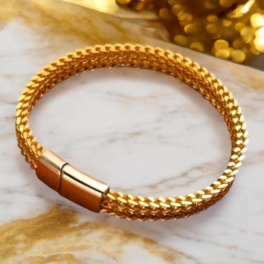Goldenes Armband mit Magnetverschluss