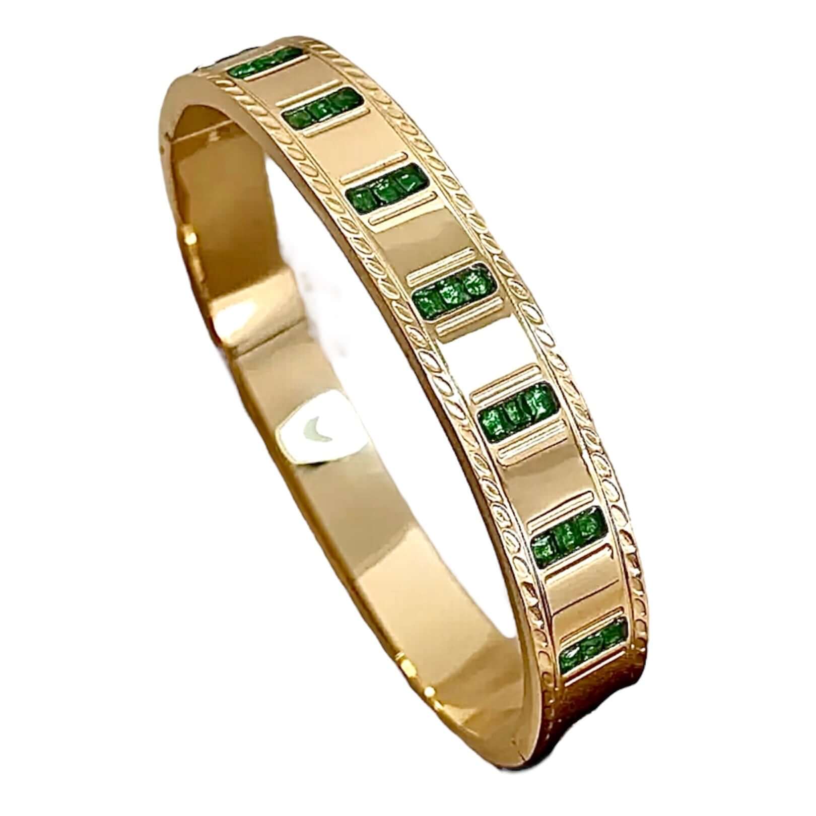 Goldenes Armband mit grünen Akzenten – zeitloser Schmuck mit Charme