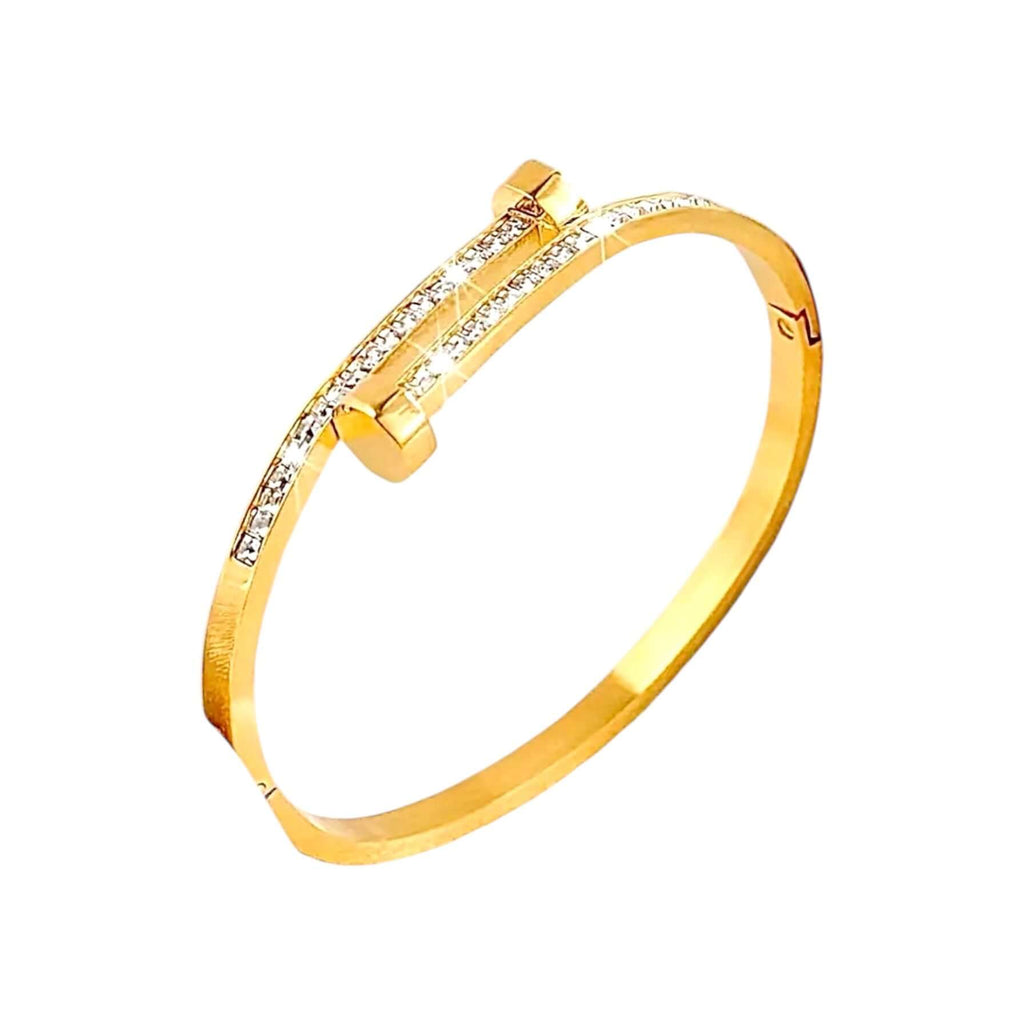 Eleganter Armreif in Gold mit funkelnden Akzenten – Stilvolles Accessoire für glänzende Momente