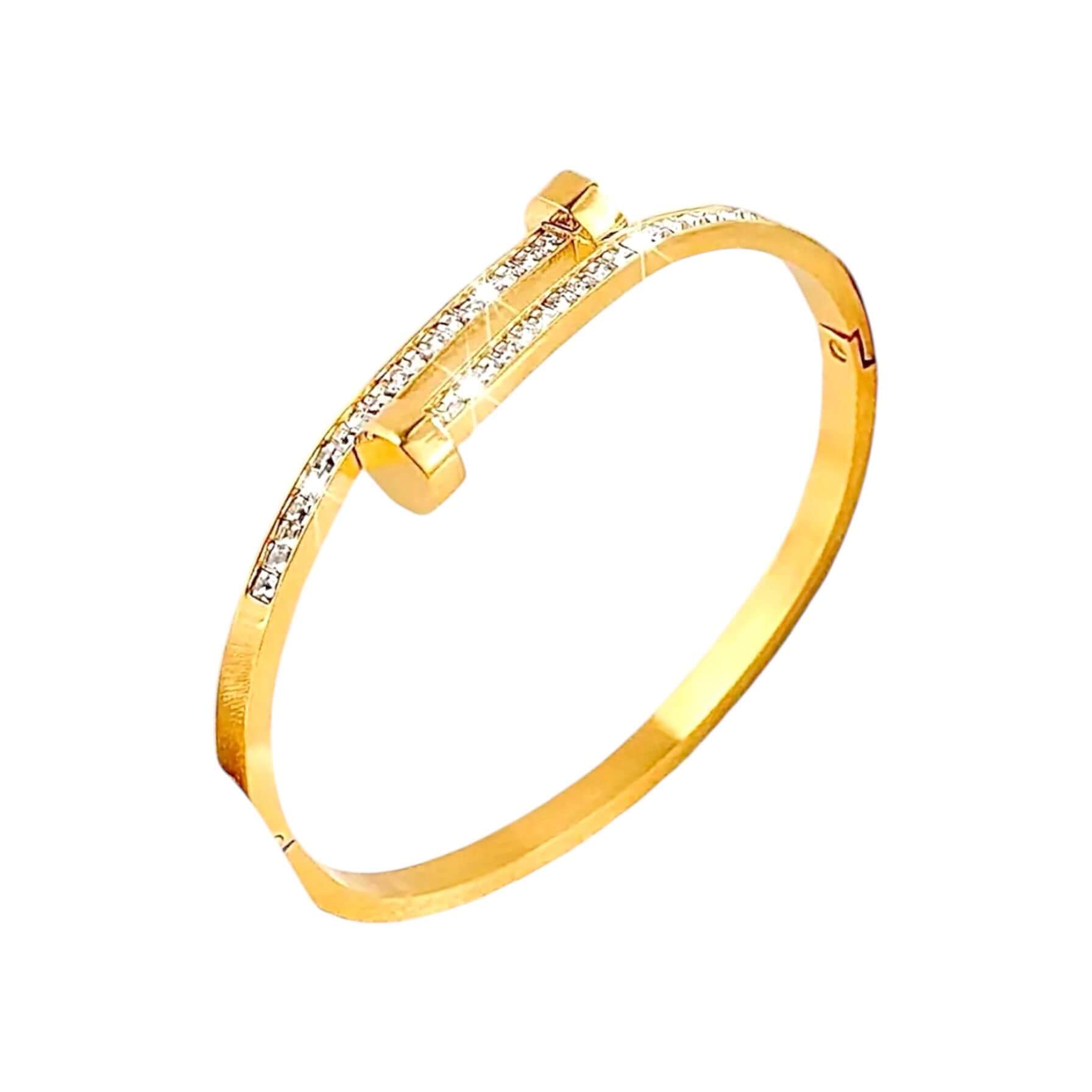 Eleganter Armreif in Gold mit funkelnden Akzenten – Stilvolles Accessoire für glänzende Momente