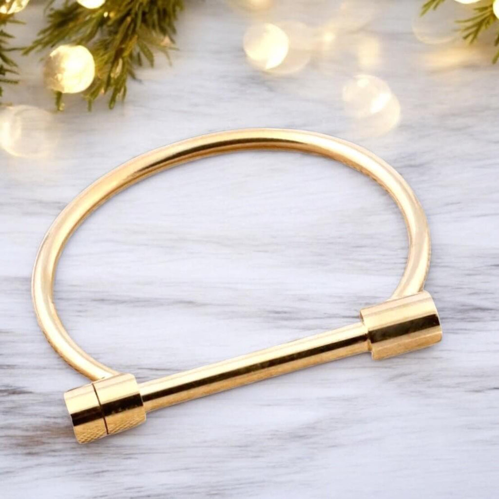 Armreif in Gold mit Stabschraube – Ausdrucksstarkes Accessoire für zeitlosen Glanz