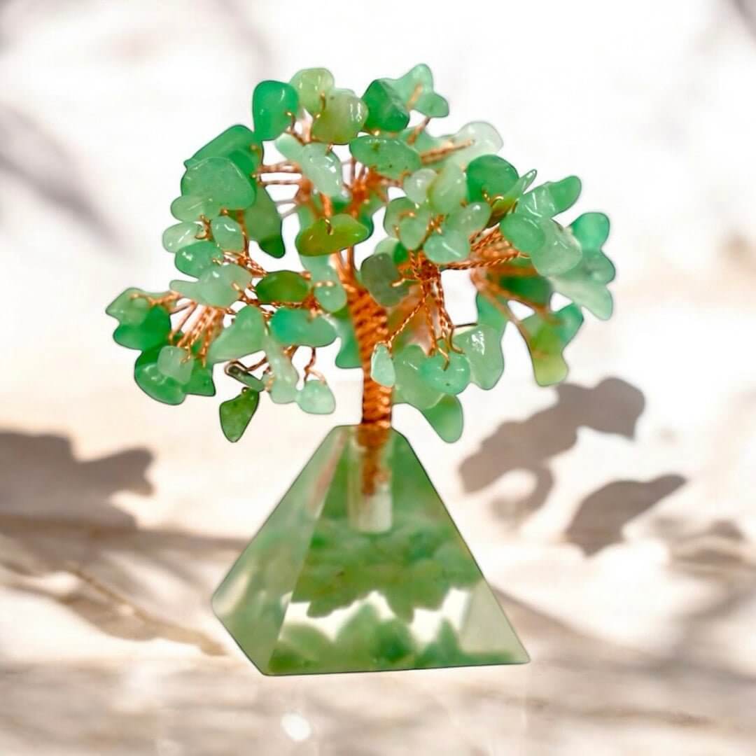 Baum aus Aventurin auf Kristallpyramide – Unterstützt Optimismus und positive Energie