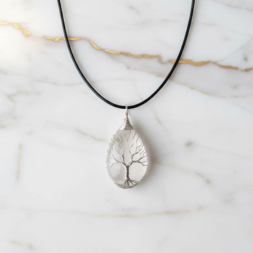 Bergkristall Halskette - Silbern verziert