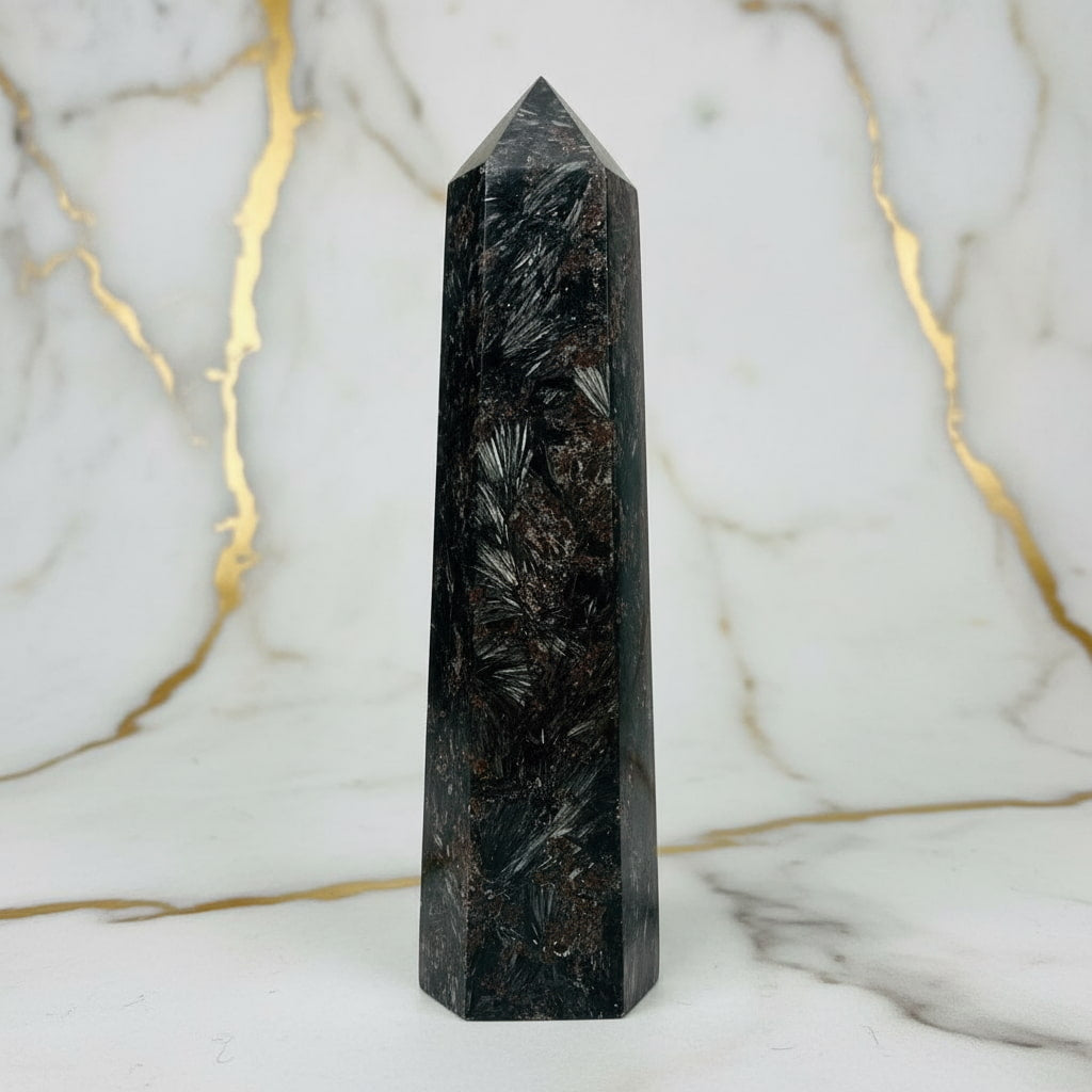 Astrophyllit Granat Obelisk - Naturjuwel mit Struktur CrystalScents
