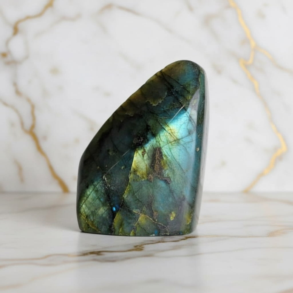 Labradorit Freiform – Mystische Aura JETZT sichern CrystalScents