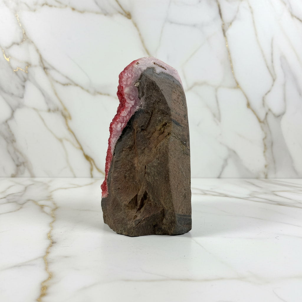 Amethystdruse Rot – Glitzernde Flamme für Wohnräume CrystalScents