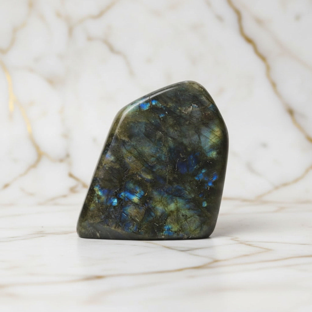 Labradorit Freiform – Mystisches Farbspiel CrystalScents