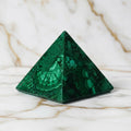 Malachit Pyramide – Schutz & Energie JETZT sichern CrystalScents