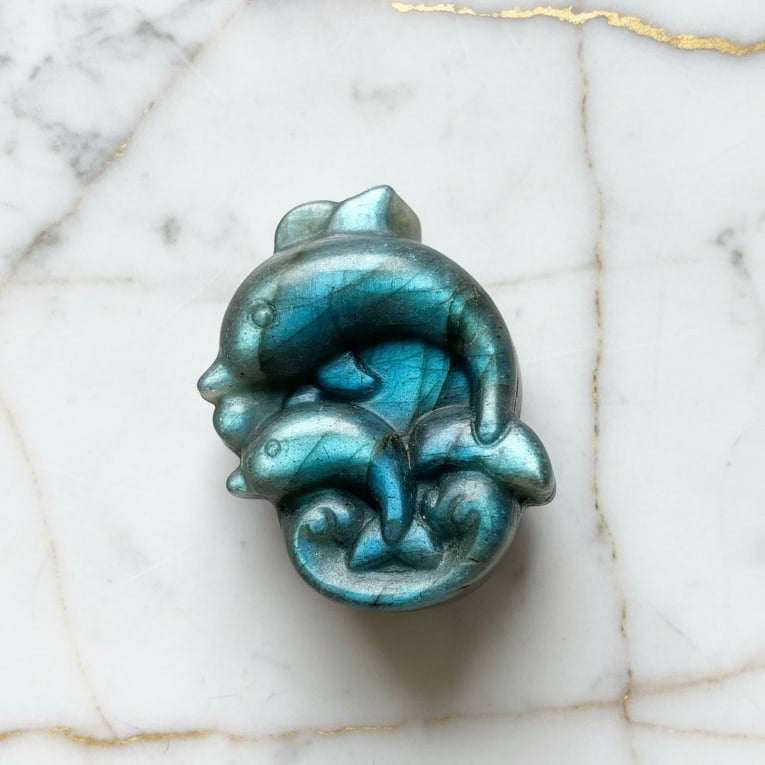 Labradorit Delfin – Schimmernder Seelenstein JETZT sichern CrystalScents