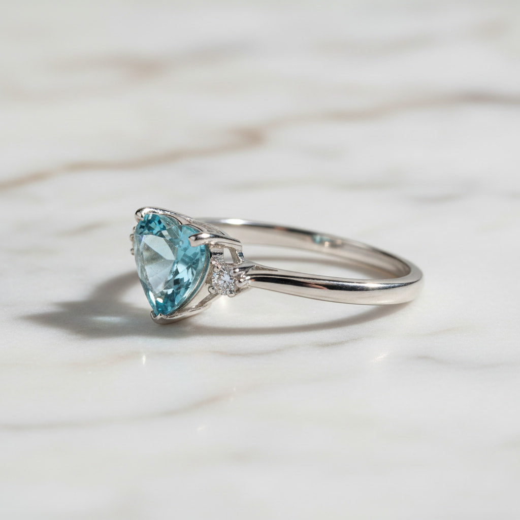 Topas Ring – Herz in strahlendem Blau CrystalScents