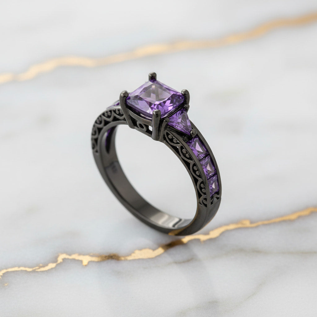 Ring in Silber mit quadratischem funkelnden lila Steinen CrystalScents