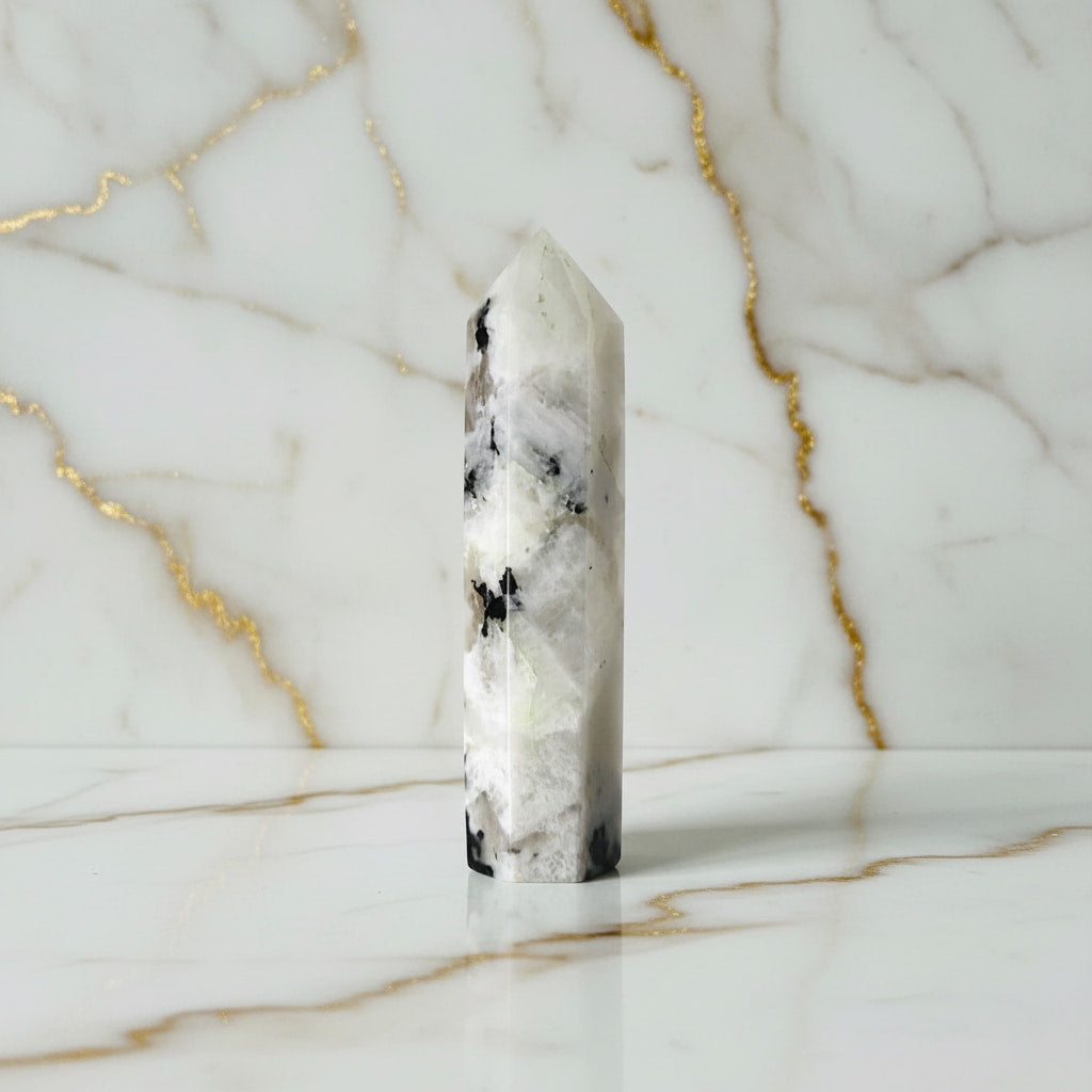 Mondstein Obelisk Schwarz-Weiß – Klarheit JETZT sichern CrystalScents