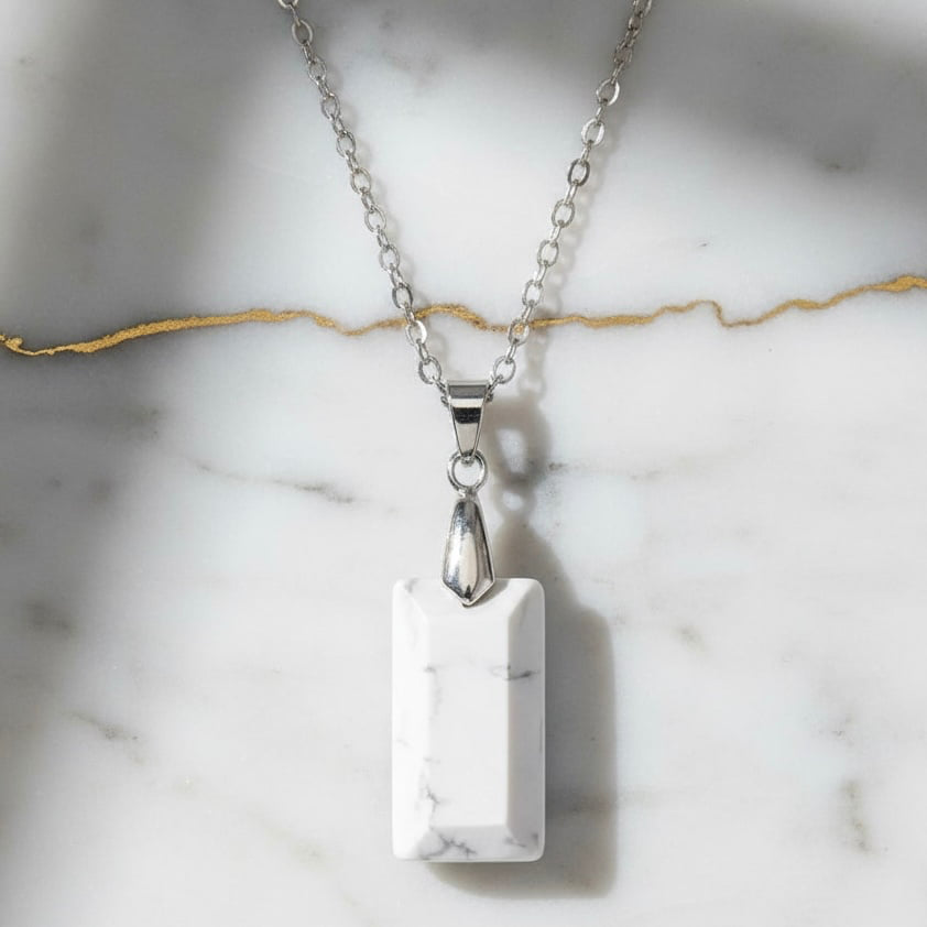 Howlit Halskette - Geschliffener Anhänger CrystalScents