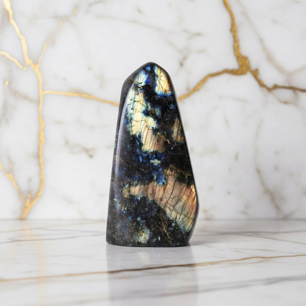 Labradorit Freiform – Harmonie & Lebensfreude CrystalScents