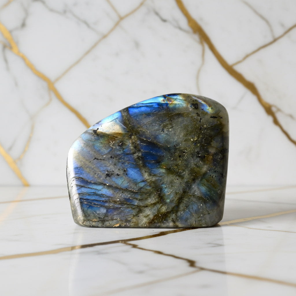 Labradorit Freiform – Balance & positive Energie CrystalScents