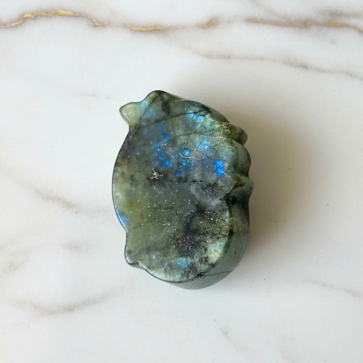 Labradorit Delfin – Schillernde Naturfigur