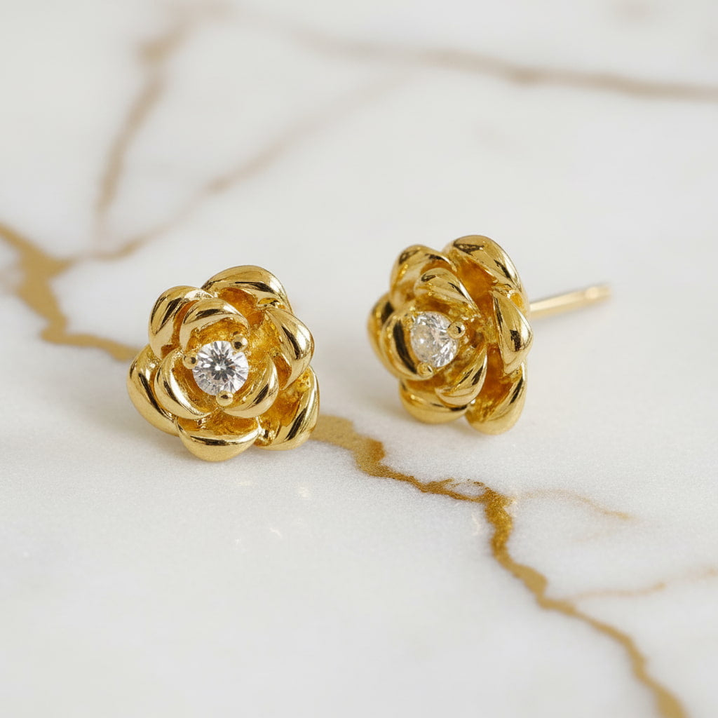 Ohrstecker mit filigraner Rosenform Gold CrystalScents
