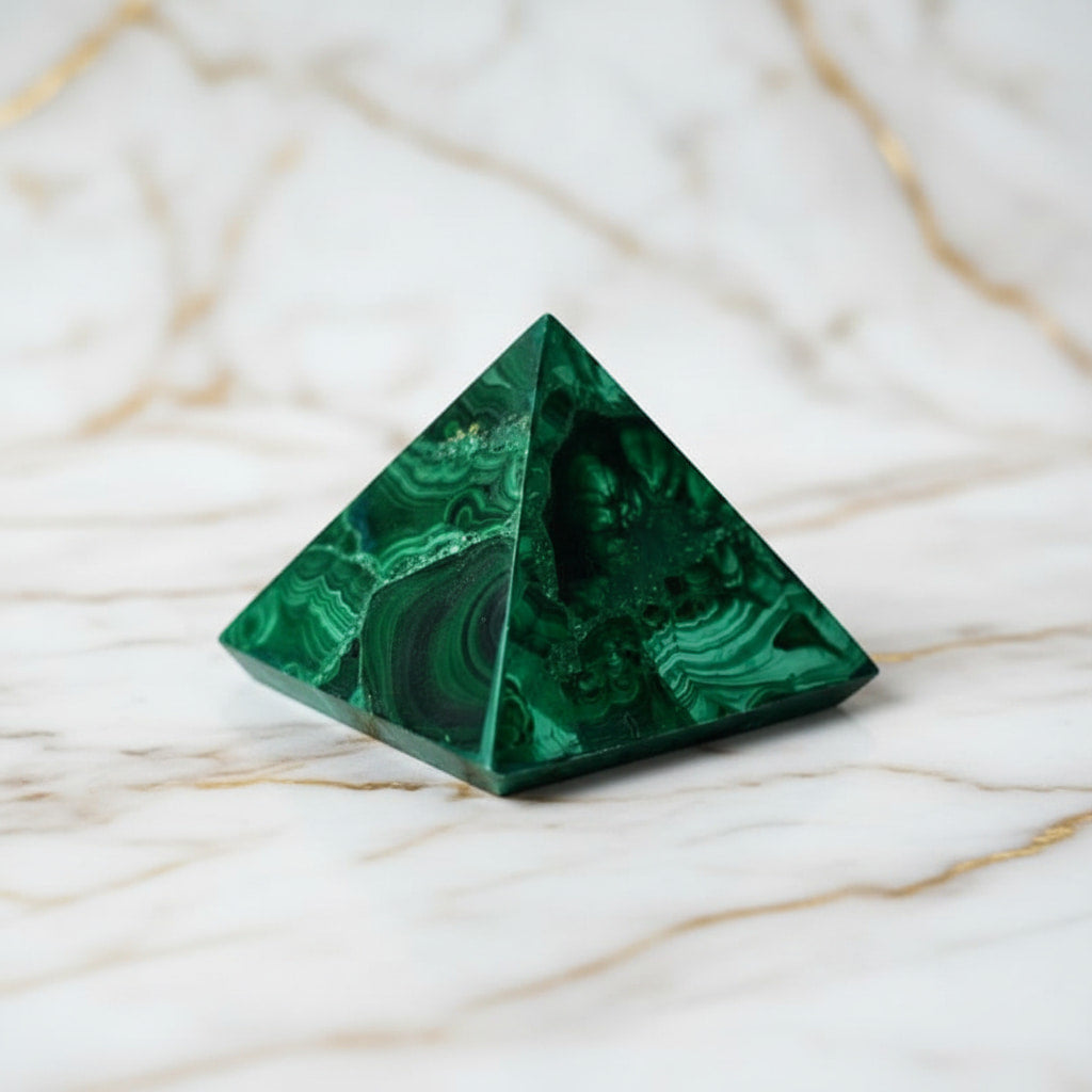 Malachit Pyramide – Naturmuster in geometrischer Form CrystalScents