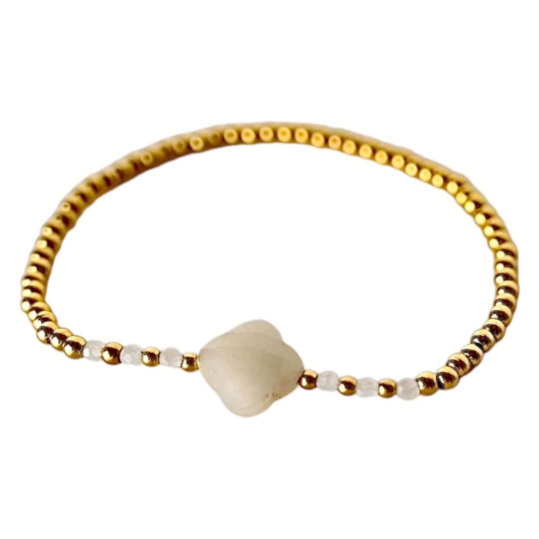 Goldenes Armband mit Bergkristall Blüte - Zartes Schmuckstück für Harmonie & Ausstrahlung