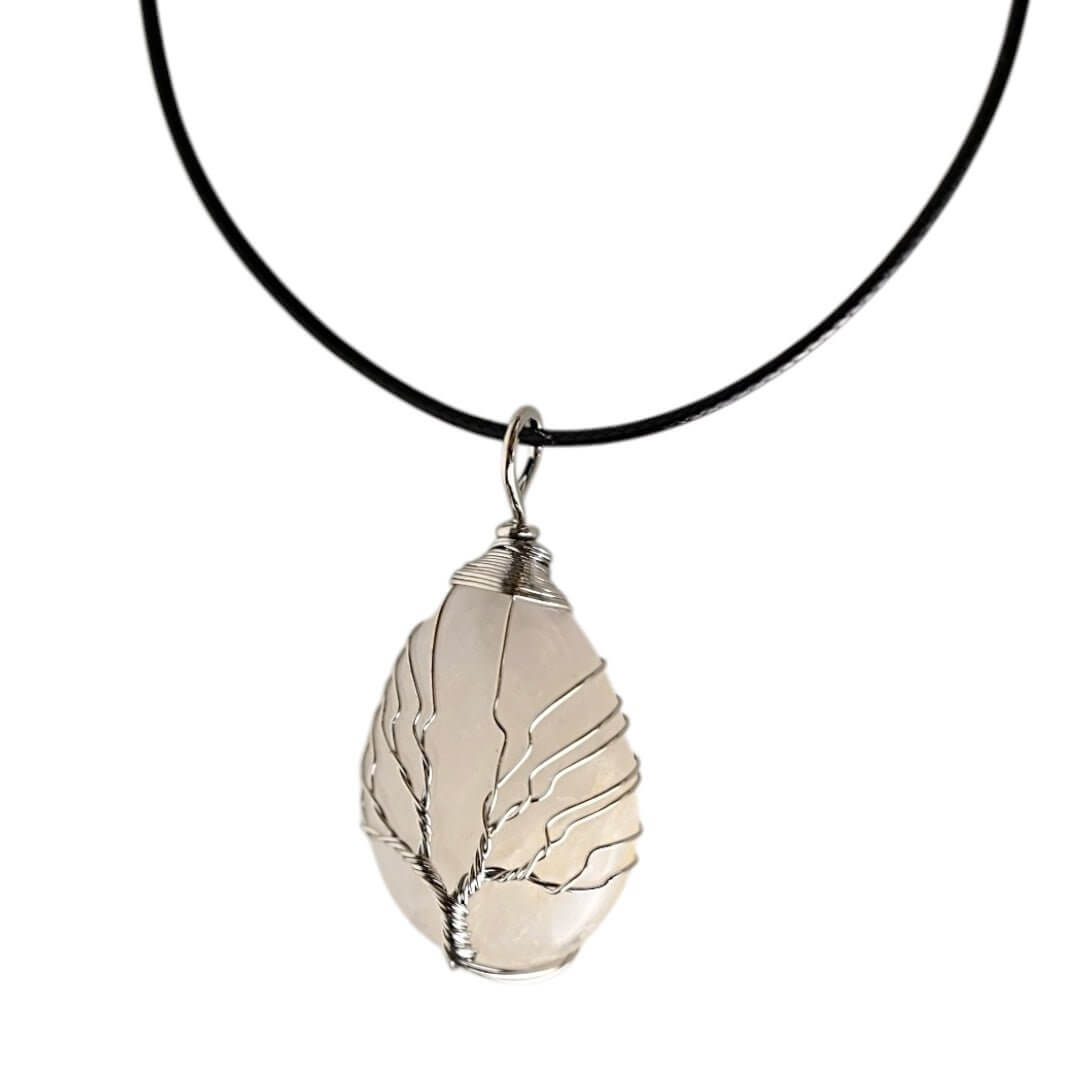 Halskette mit tropfenförmigen Bergkristall, Silber