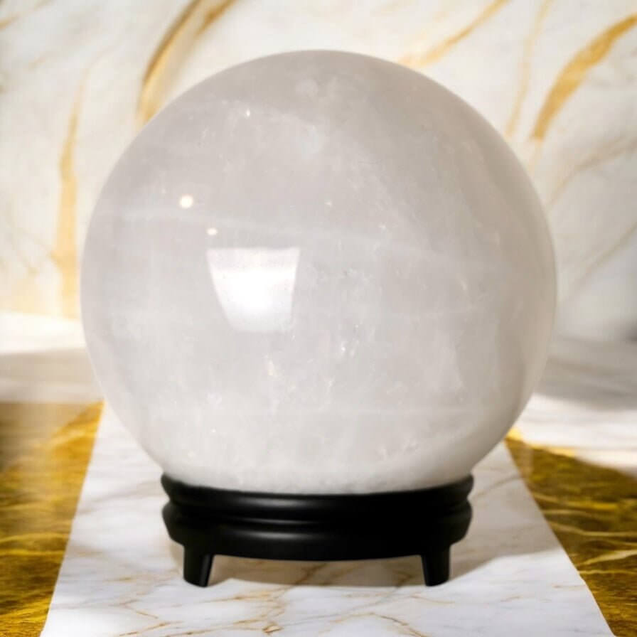 Große Kristallkugel aus Bergkristall – Harmonisches Highlight für Fokus und Balance