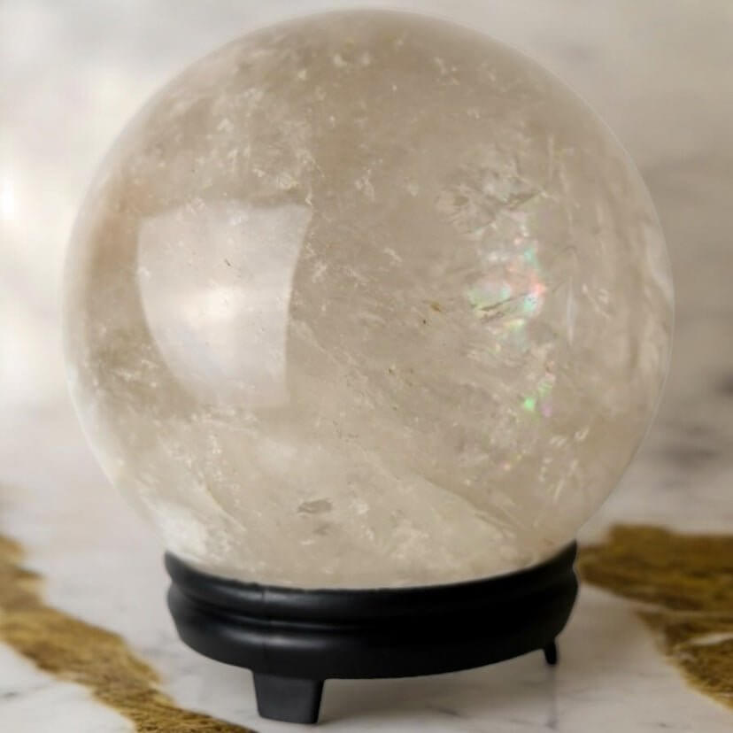 Große Bergkristall Kugel – Kraftvolle Energie für Klarheit und innere Balance