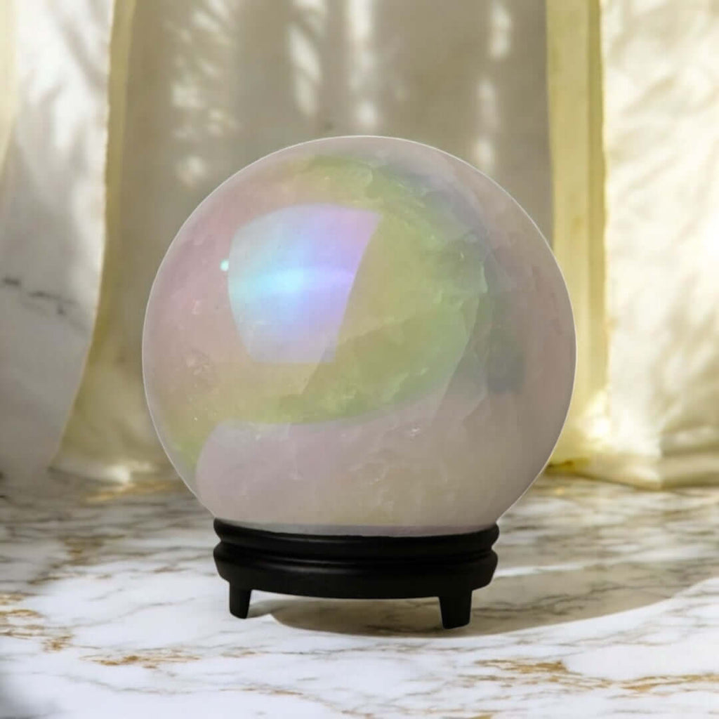 Große Aura Bergkristall Kugel – Strahlendes Naturjuwel für Klarheit und Harmonie
