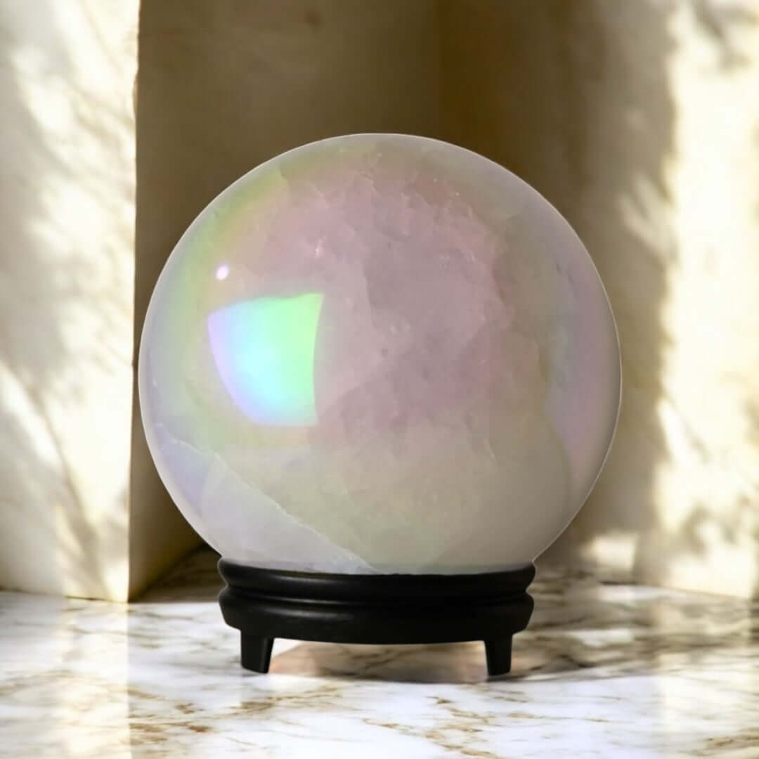 Große Aura Bergkristall Kugel – Strahlendes Naturjuwel für Klarheit und Harmonie