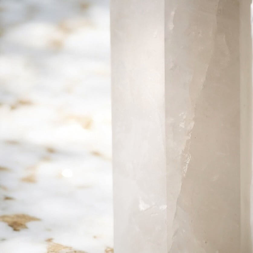 Großer Bergkristall Obelisk – Ausdrucksstarkes Edelsteinstück für Fokus und Harmonie