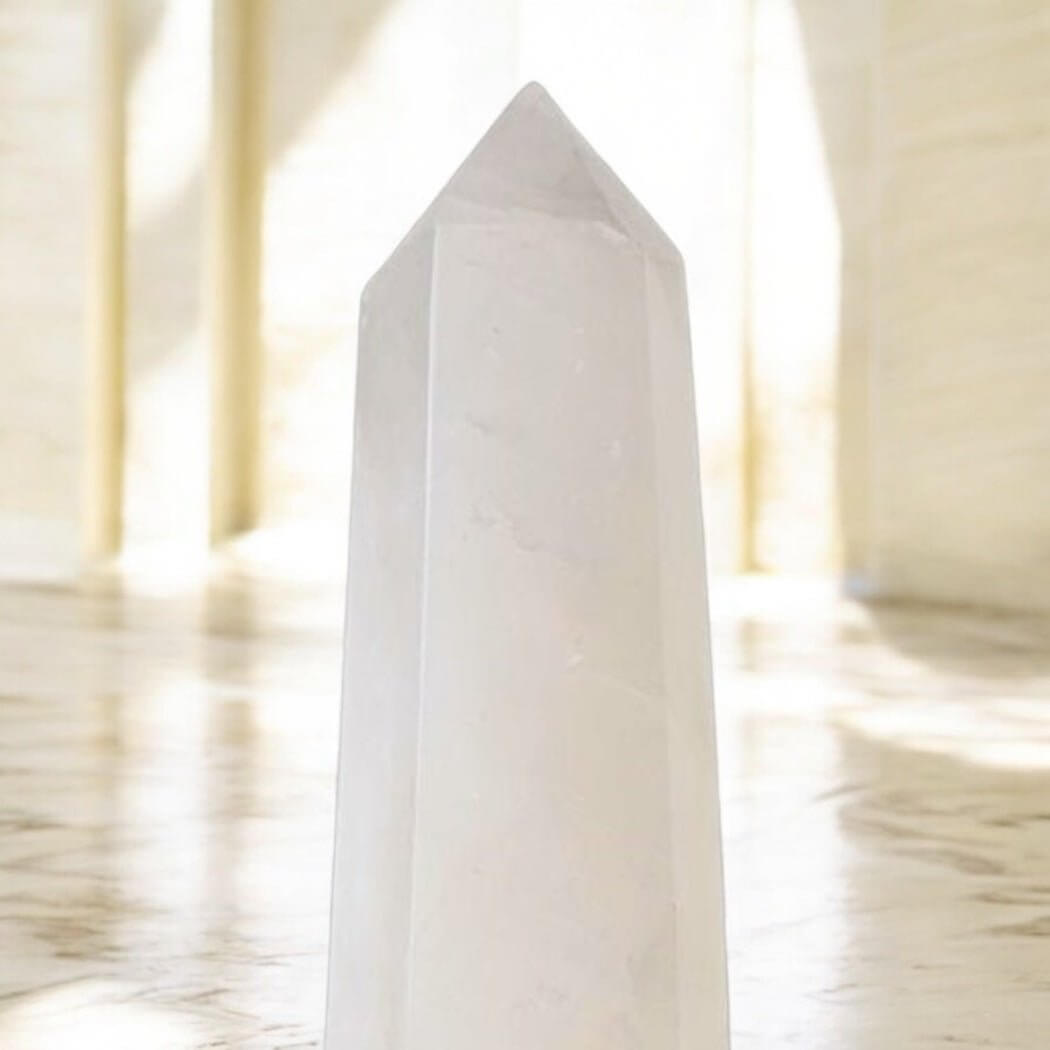 Großer Bergkristall Obelisk – Kraftvolle Energie für Klarheit und innere Balance
