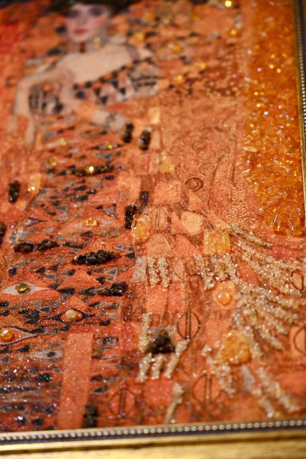 Bernstein-Bild mit Rahmen „Adele Bloch-Bauer“ - Ausdrucksstarkes Highlight mit natürlicher Energie