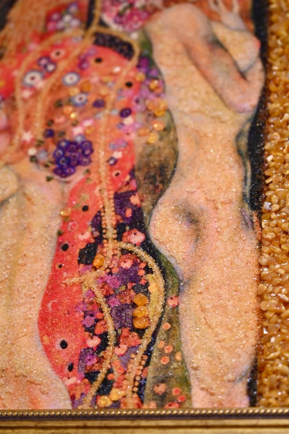 Bernstein-Bild „Sirenen“ – Faszinierendes Kunstwerk für Wohnraum und Harmonie