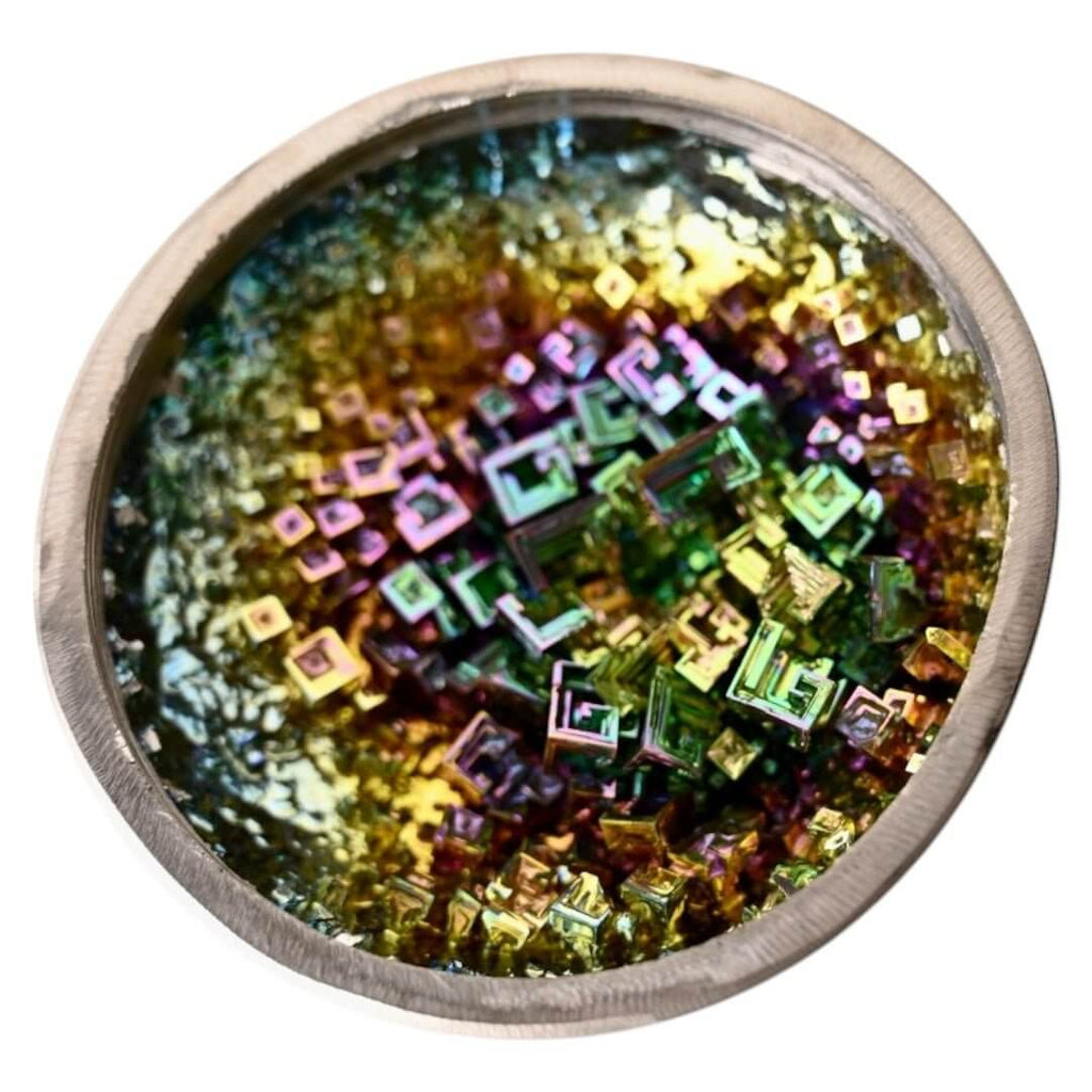 Bismut Schale in Regenbogenfarben – Ausdrucksstarkes Kristallobjekt für Sammler