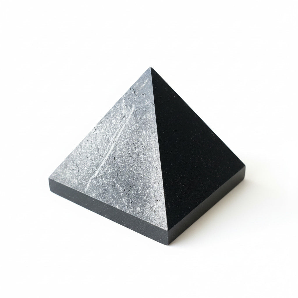 Shungit Pyramide – Kraftvoller Schutz CrystalScents