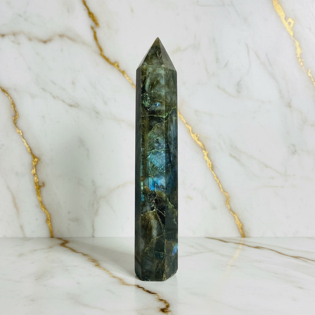 Labradorit Obelisk – Kreativität & Selbstvertrauen