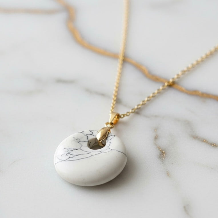 Howlit Halskette - Rundes Design CrystalScents