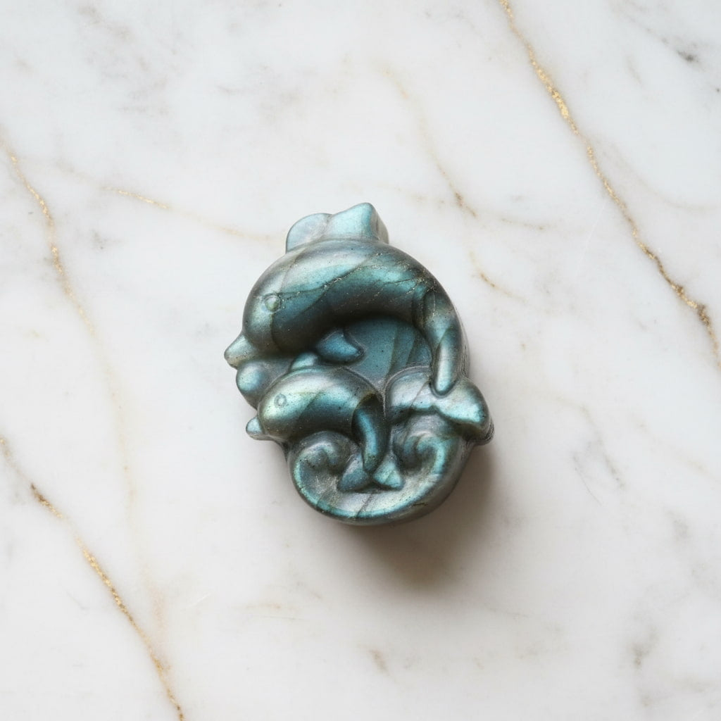 Labradorit Delfin – Schimmernder Seelenstein JETZT sichern CrystalScents