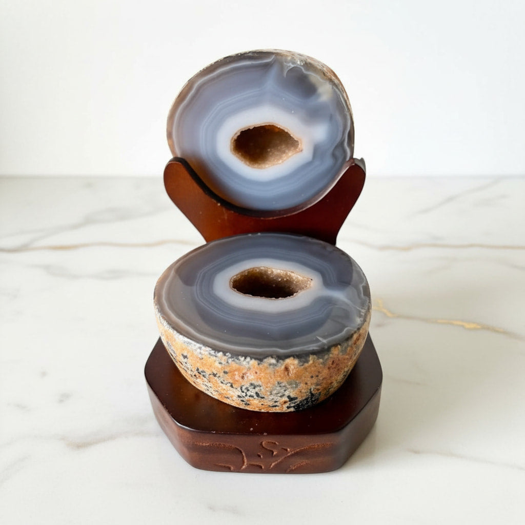 Achat Truhe auf dekorativem Podest