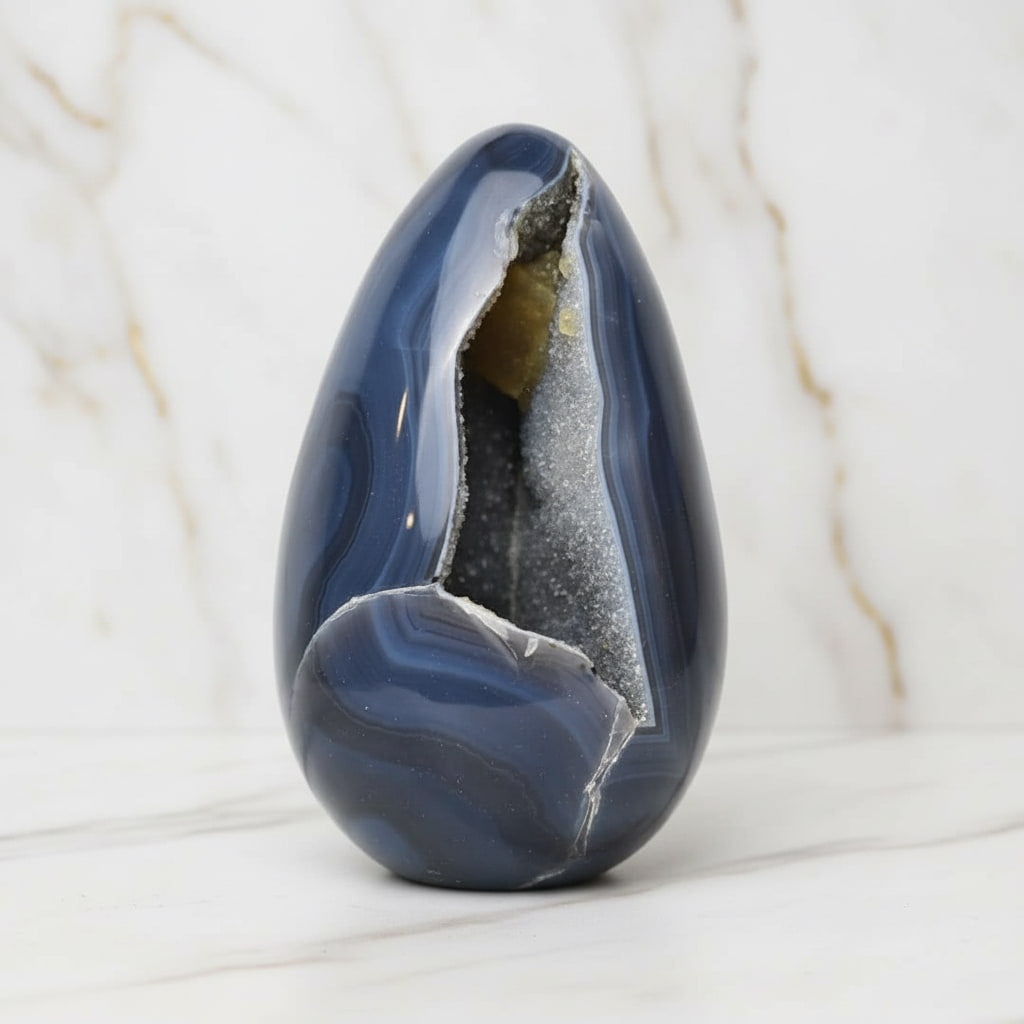 Achat Ei mit glitzernder Druse