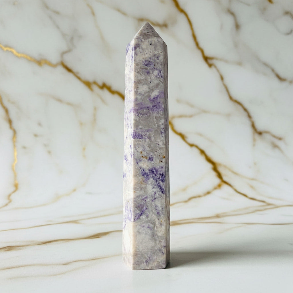 Charoit Obelisk – Energie & Stärke JETZT sichern CrystalScents