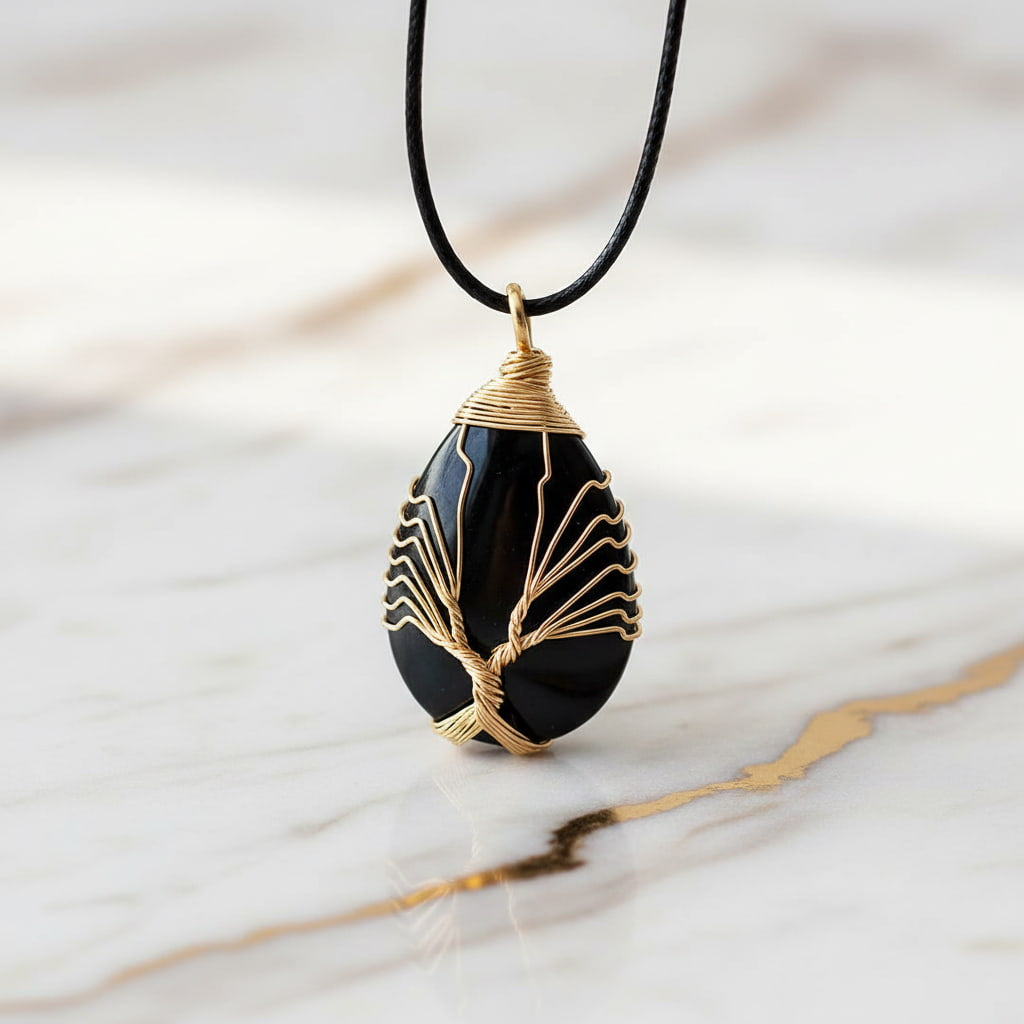 Obsidian Halskette – Tropfenform mit Goldverzierung