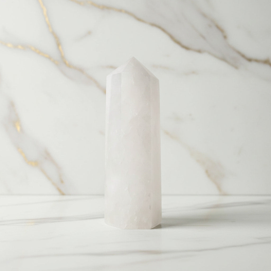 Großer Bergkristall Obelisk – Natürliche Quelle der Klarheit CrystalScents