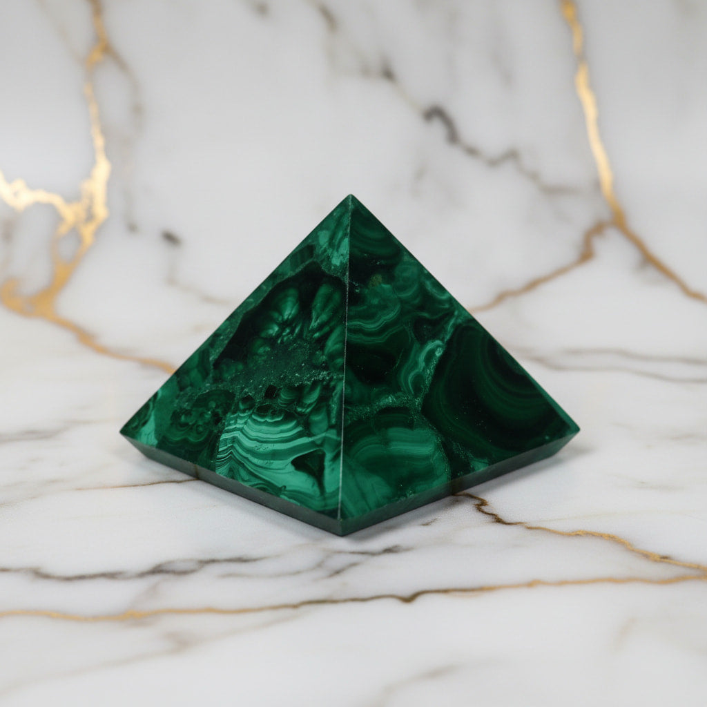 Malachit Pyramide – Naturmuster in geometrischer Form CrystalScents