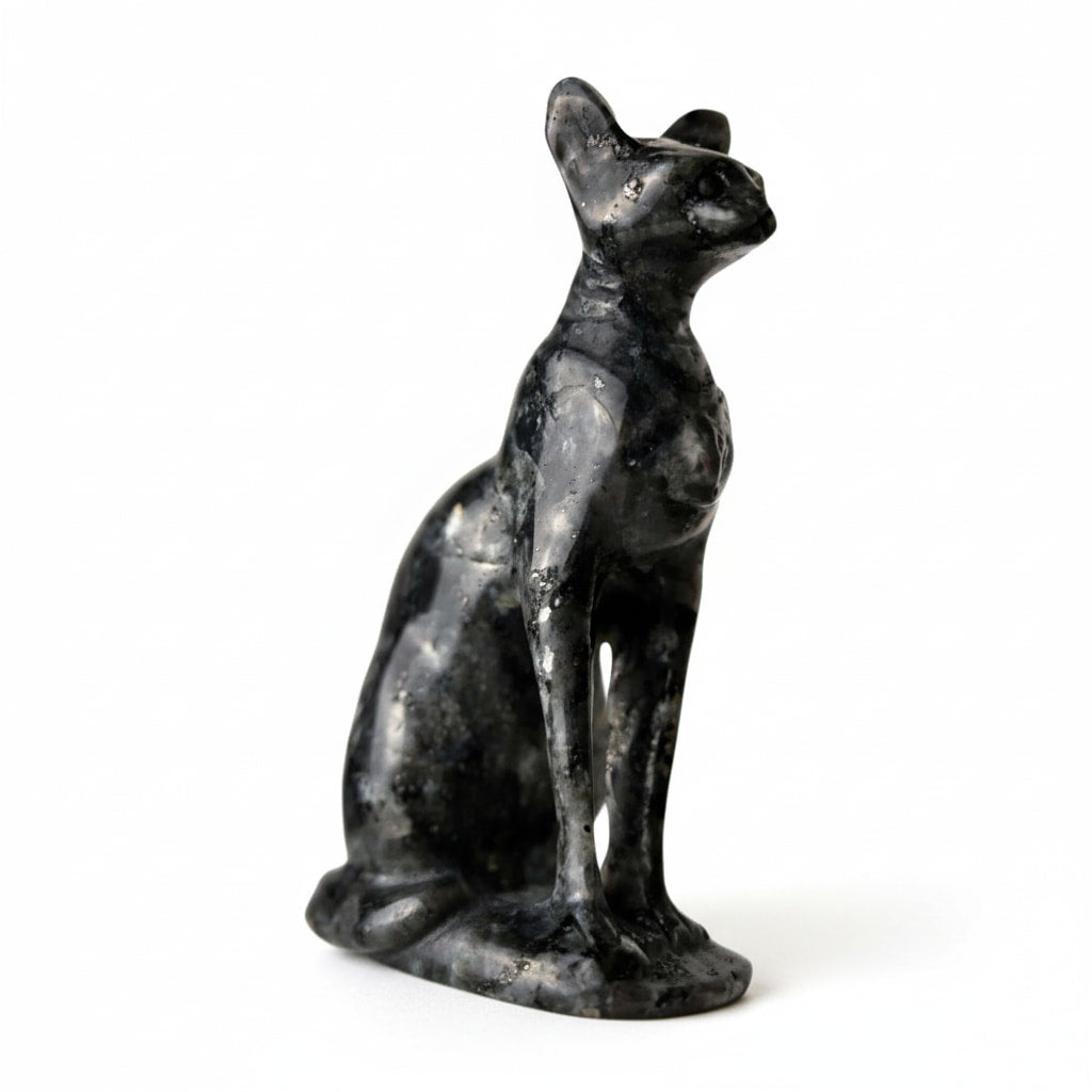 Labradorit Katzenfigur – Anmutig & geheimnisvoll CrystalScents