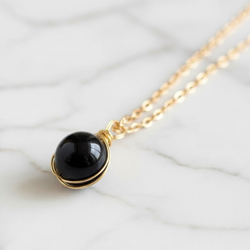 Achat Halskette – Schwarze Kugel an goldener Kette CrystalScents