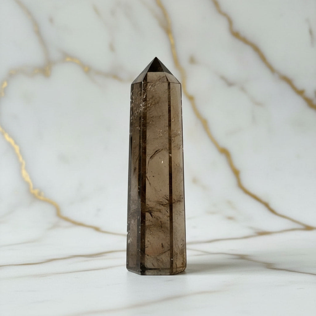 Rauchquarz Obelisk – Mystisch & Dunkel JETZT sichern CrystalScents