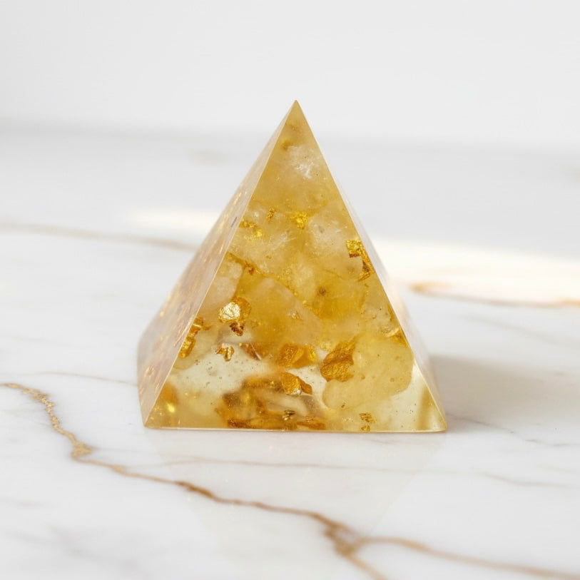 Mini Citrin Pyramide – Leuchtkraft für Zuhause CrystalScents