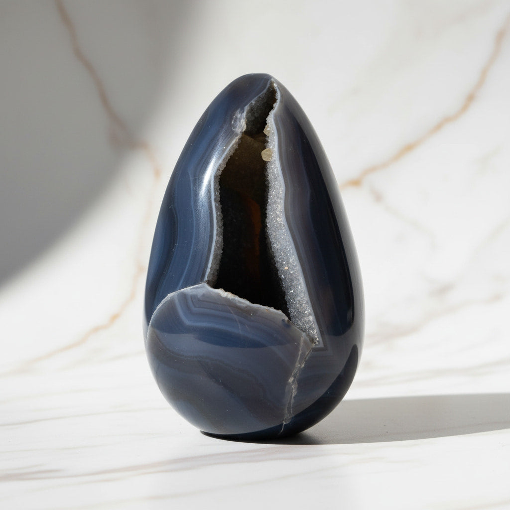 Achat Ei mit glitzernder Druse