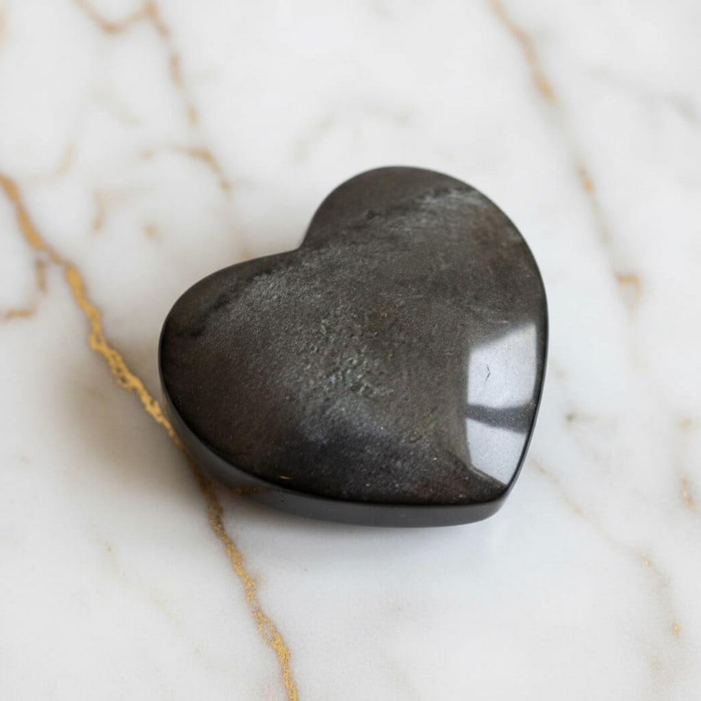Silber Obsidian Herz – Schimmerndes Naturstück CrystalScents