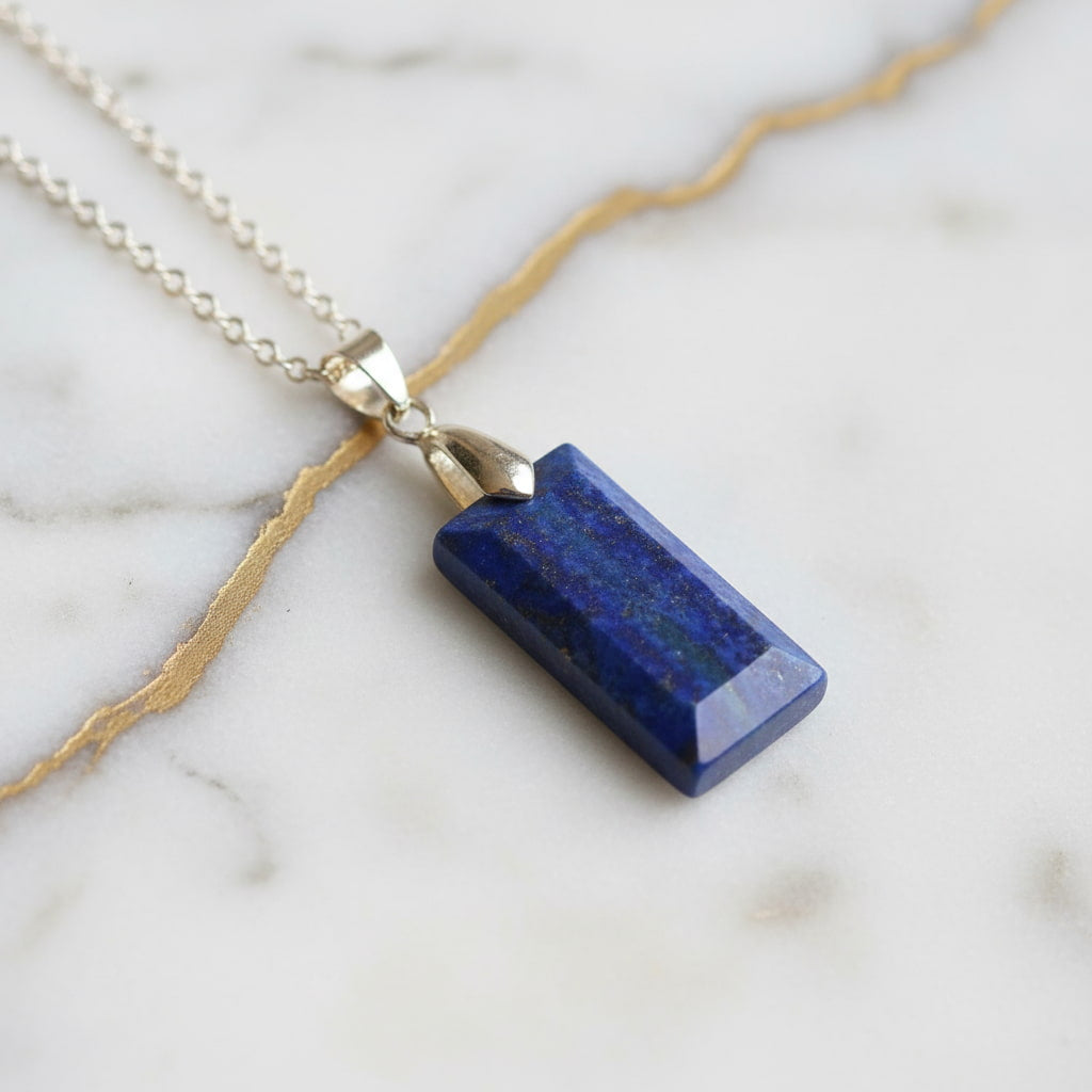 Lapislazuli Halskette - Geschliffener Anhänger CrystalScents